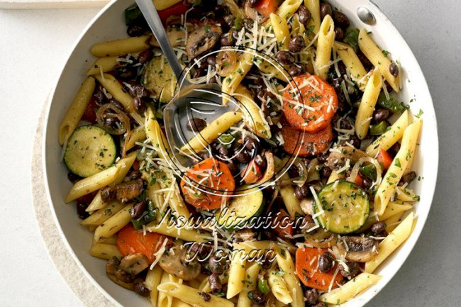 Penne with Veggies and Black Beans