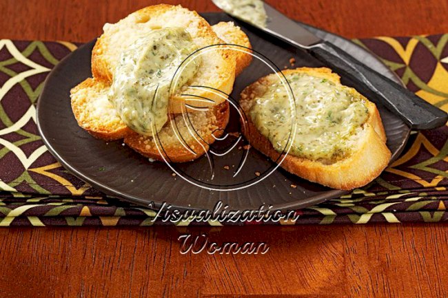 Pesto Dip with Parmesan Toast
