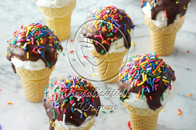 Chocolate-Dipped Ice Cream Cone Cupcakes