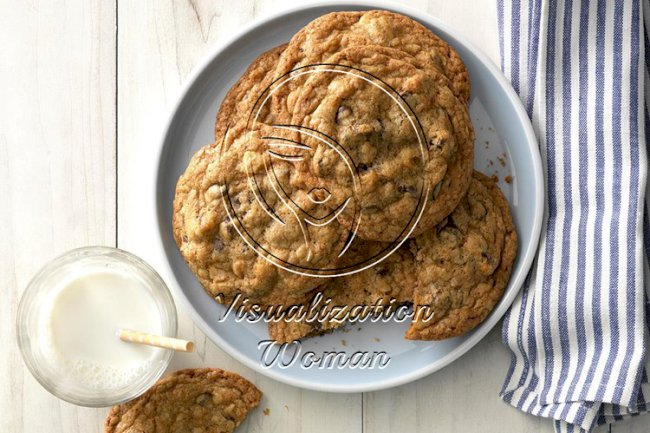 Big & Buttery Chocolate Chip Cookies