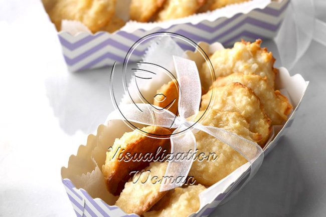 Chewy Coconut Macaroons