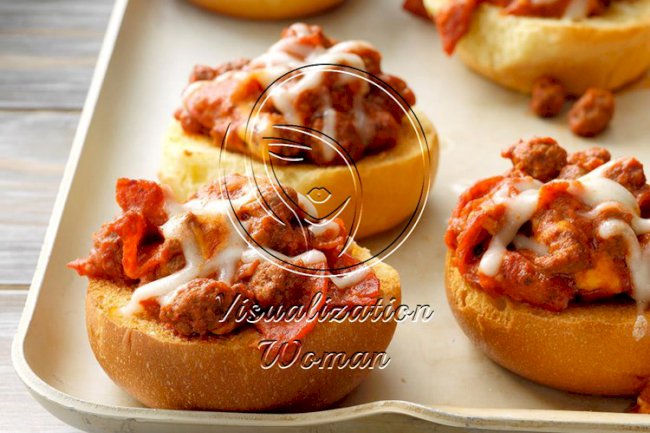 Cheesy Pepperoni Buns
