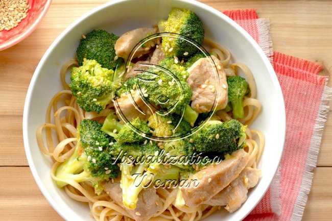 Broccoli-Pork Stir-Fry with Noodles