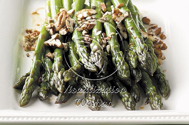 Fresh Asparagus with Pecans