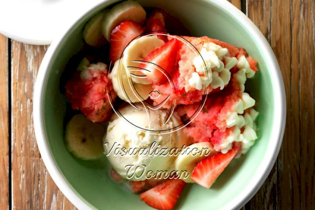 Strawberry-Banana Pudding Cake
