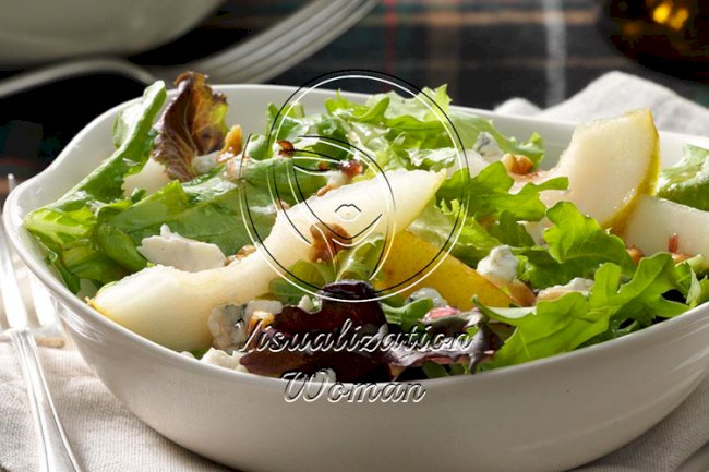 Gorgonzola-Pear Mesclun Salad