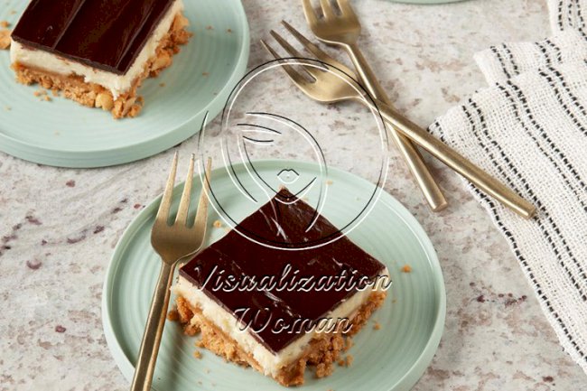 Chocolate-Peanut Cheesecake Bars