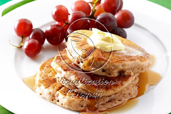 Cinnamon Applesauce Pancakes