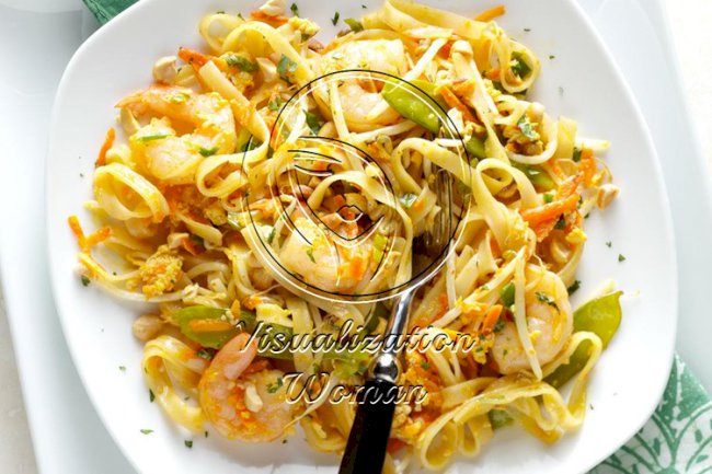 Colorful Shrimp Pad Thai