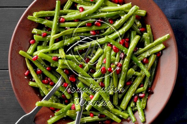 Green Beans with Pomegranate Seeds