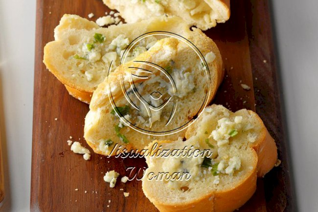 Blue Cheese Garlic Bread