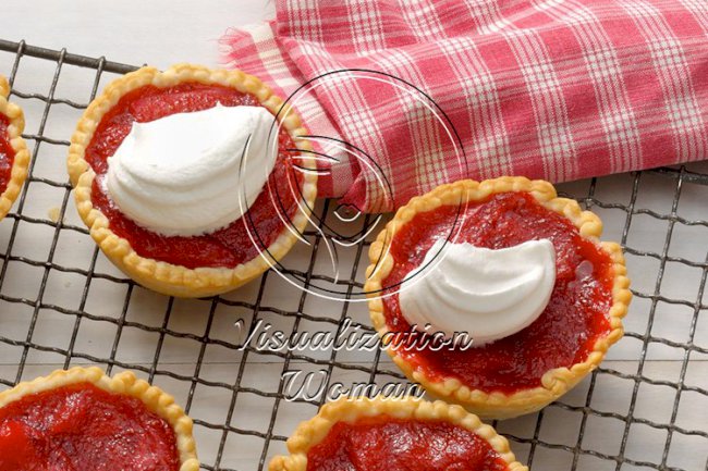 Winnie’s Mini Rhubarb & Strawberry Pies