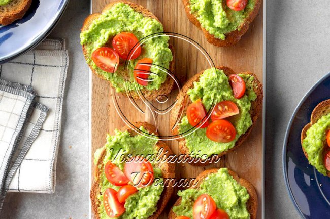 Sweet Pea Pesto Crostini