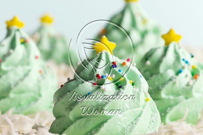 Festive Meringue Christmas Trees