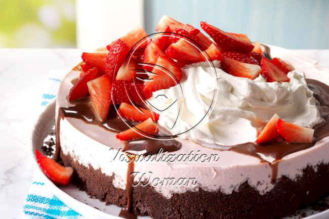Chocolate-Topped Strawberry Cheesecake