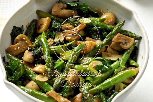 Fresh Thai Asparagus, Kale and Garlicky Mushrooms
