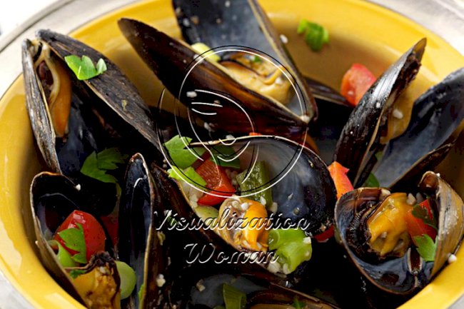 Pressure-Cooker Steamed Mussels with Peppers