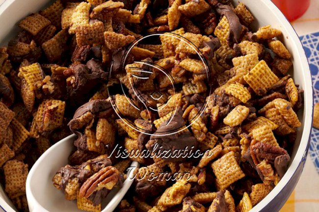 Chocolate Pecan Pie Snack Mix