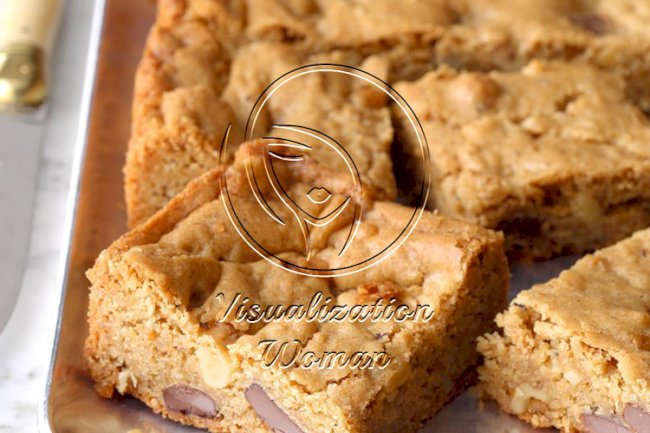 Chocolate Chunk Walnut Blondies