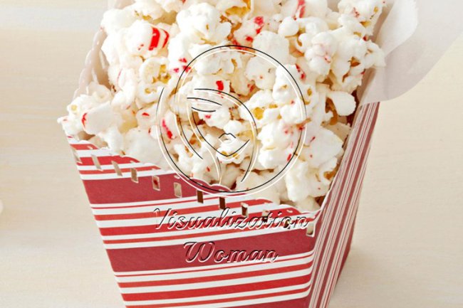 Frosty Peppermint Popcorn