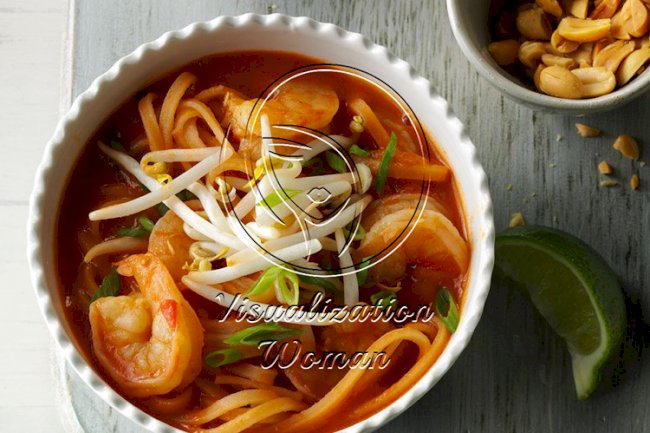 Shrimp Pad Thai Soup
