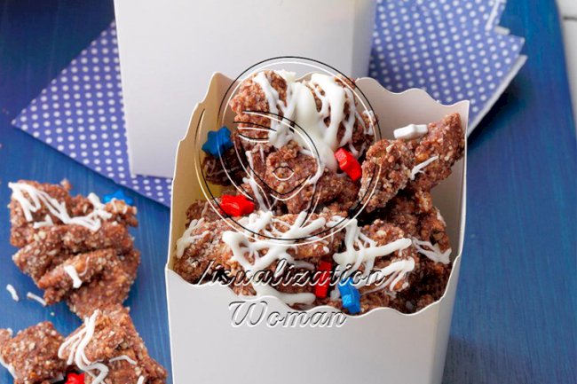 Chocolate-Covered Strawberry Snack Mix
