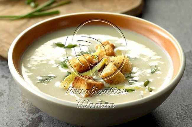 Creamy Cauliflower & Goat Cheese Soup