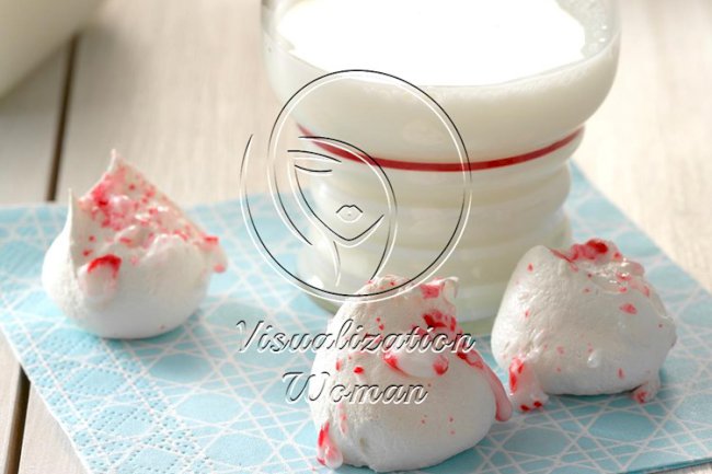 Peppermint Meringues