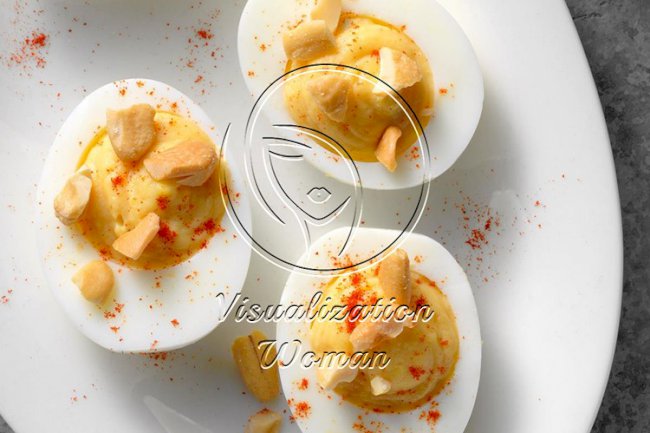 Slim Chutney Deviled Eggs