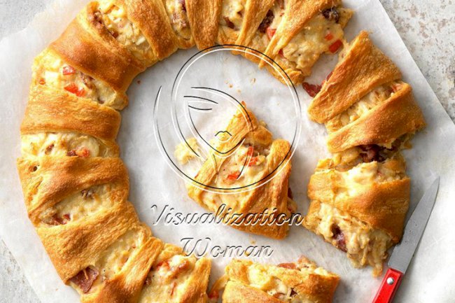 Bacon-Chicken Crescent Ring