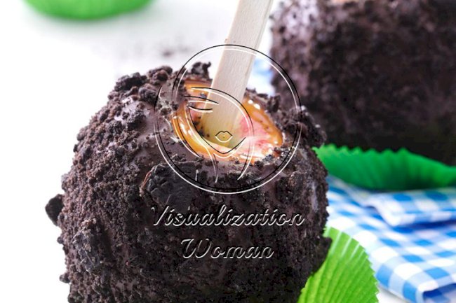 Ultimate Oreo Caramel Apples