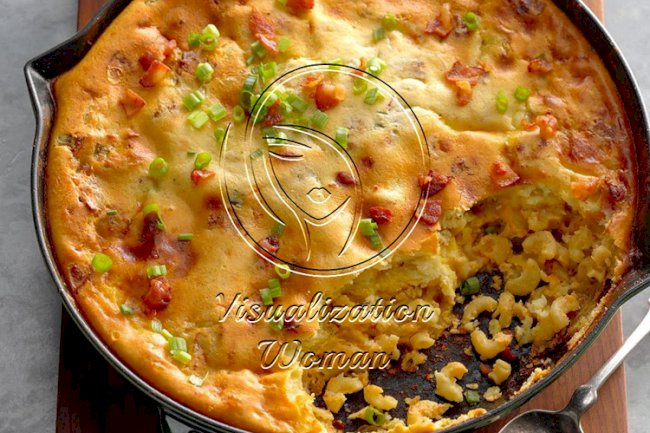 Bacon Mac ‘N Cheese Cornbread Skillet