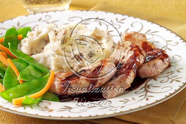 Pork Medallions with Raspberry-Balsamic Sauce