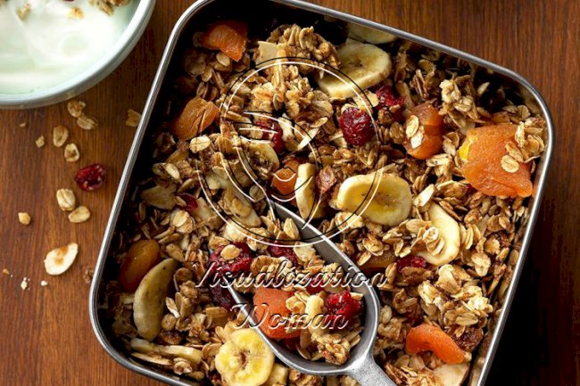 Ultimate Fruity Granola