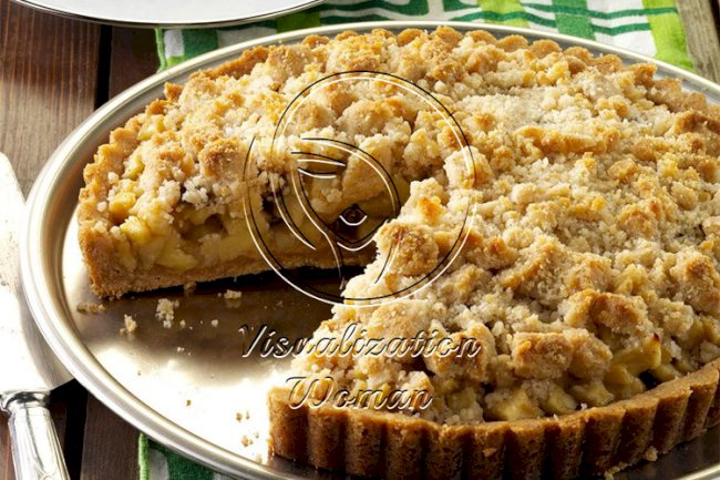 Apple Crumb Tart with Cinnamon Cream