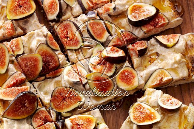 Grilled Fig and Honey Pizza