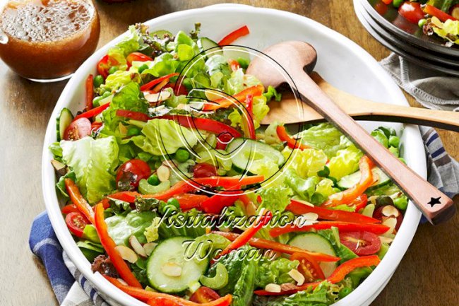 Red & Green Salad with Toasted Almonds