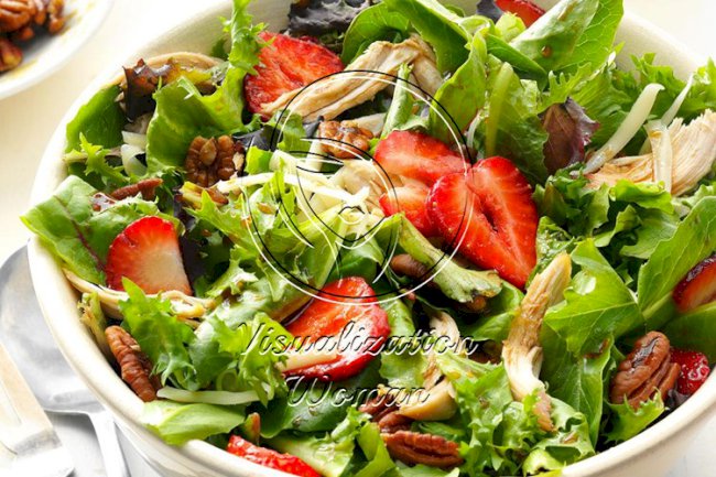 Strawberry-Chicken Salad with Buttered Pecans