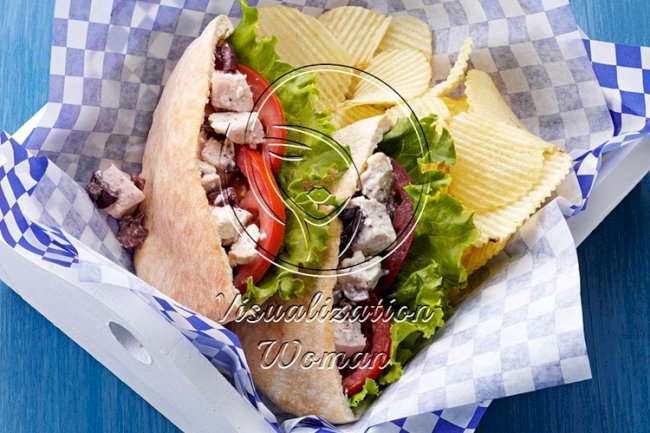 Easy Greek Chicken Sandwiches