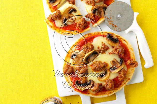 Mushroom & Swiss Pita Pizzas