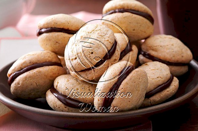 Pistachio Chocolate Macarons