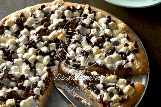 Chocolate Peanut Butter Pizza