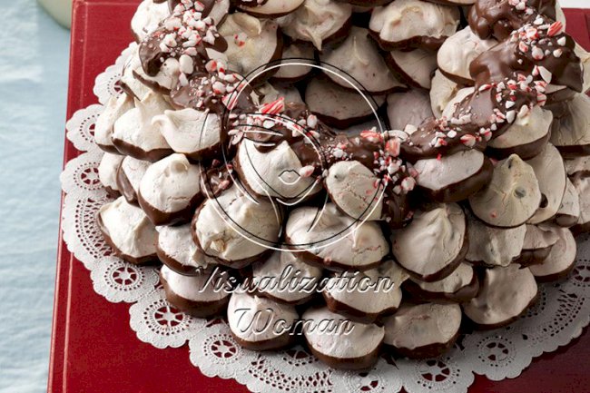 Chocolate-Candy Cane Meringue Wreath