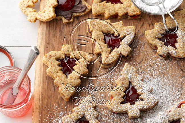 Chocolate-Strawberry Pretzel Cookies