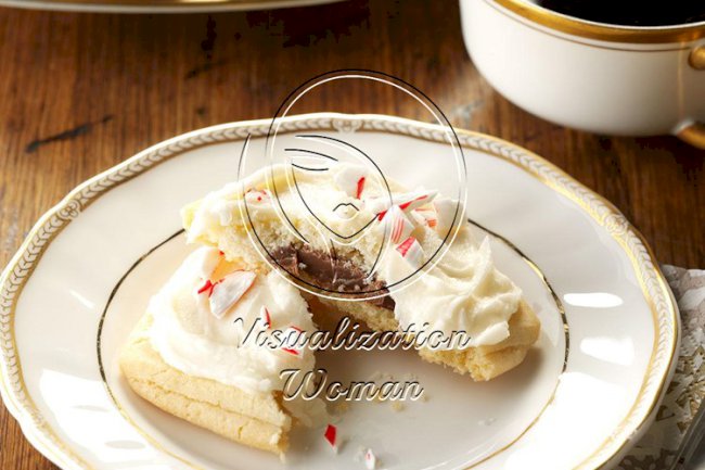 Chocolate-Filled Cookies with Peppermint Frosting