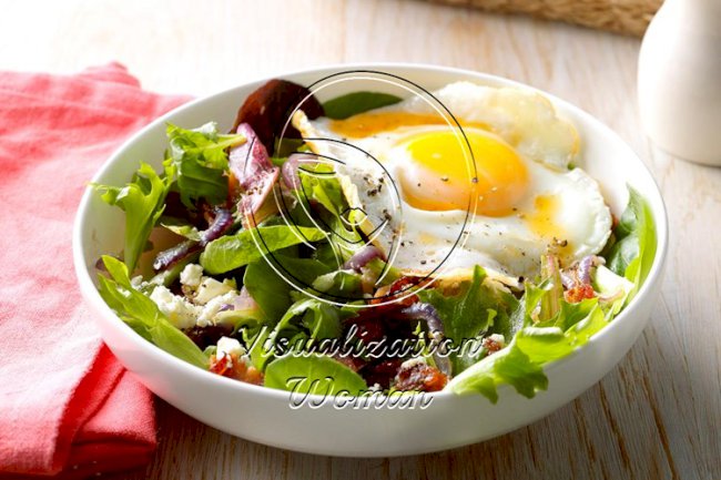 Egg-Topped Wilted Salad