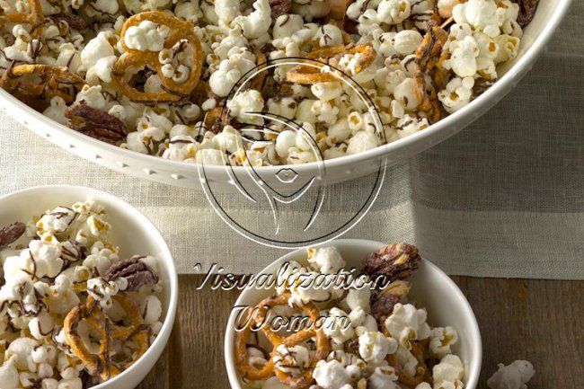 Striped Chocolate Popcorn