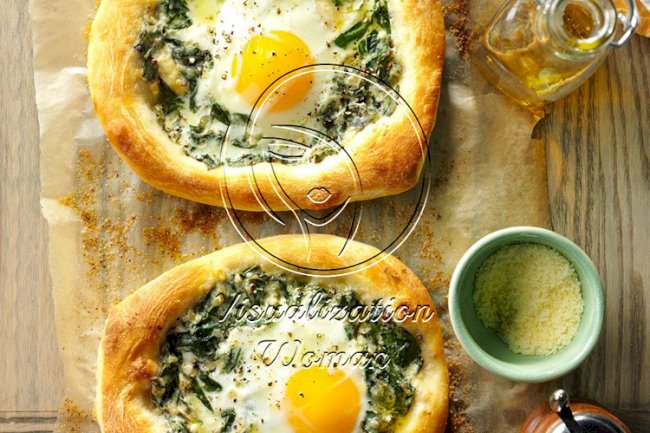 Spinach-Egg Breakfast Pizzas