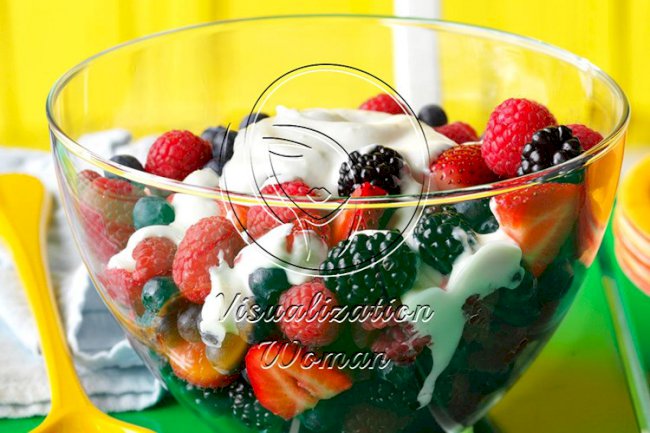 Honey-Yogurt Berry Salad