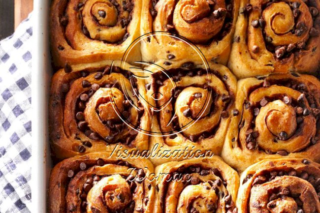 Chocolate Chip Caramel Rolls